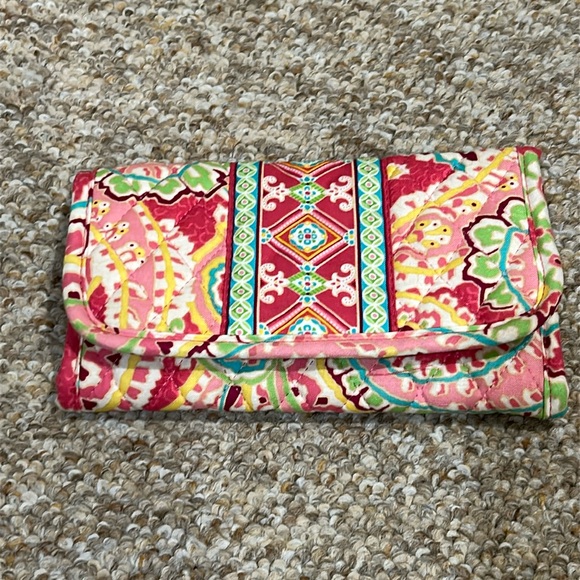 Vera Bradley Handbags - Vera Bradley Wallet Retired Capri Melon Paisley Floral